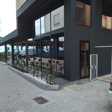 Dea Apartment Durres Bagian luar foto