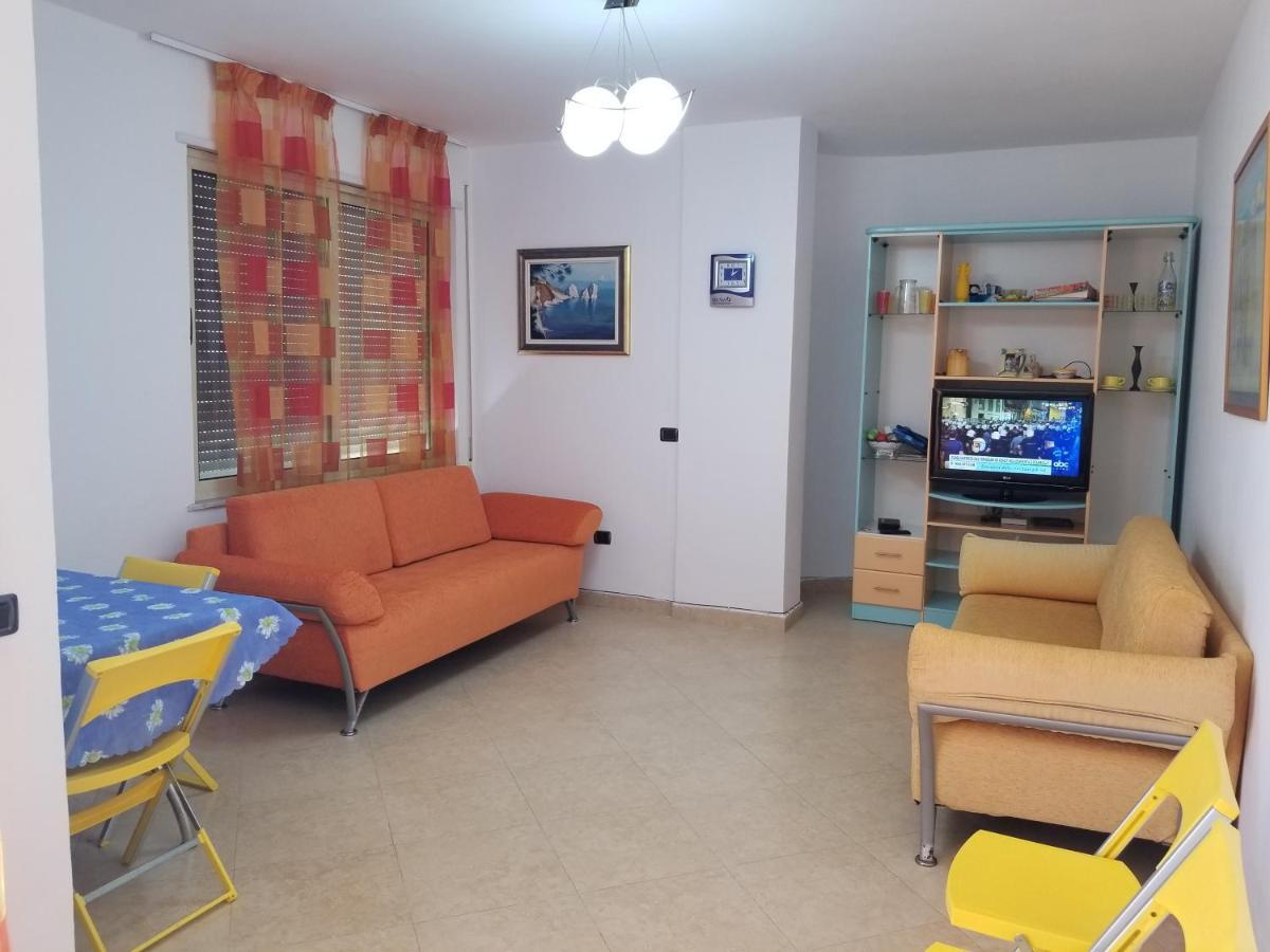 Dea Apartment Durres Bagian luar foto