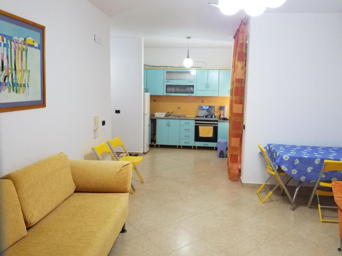 Dea Apartment Durres Bagian luar foto