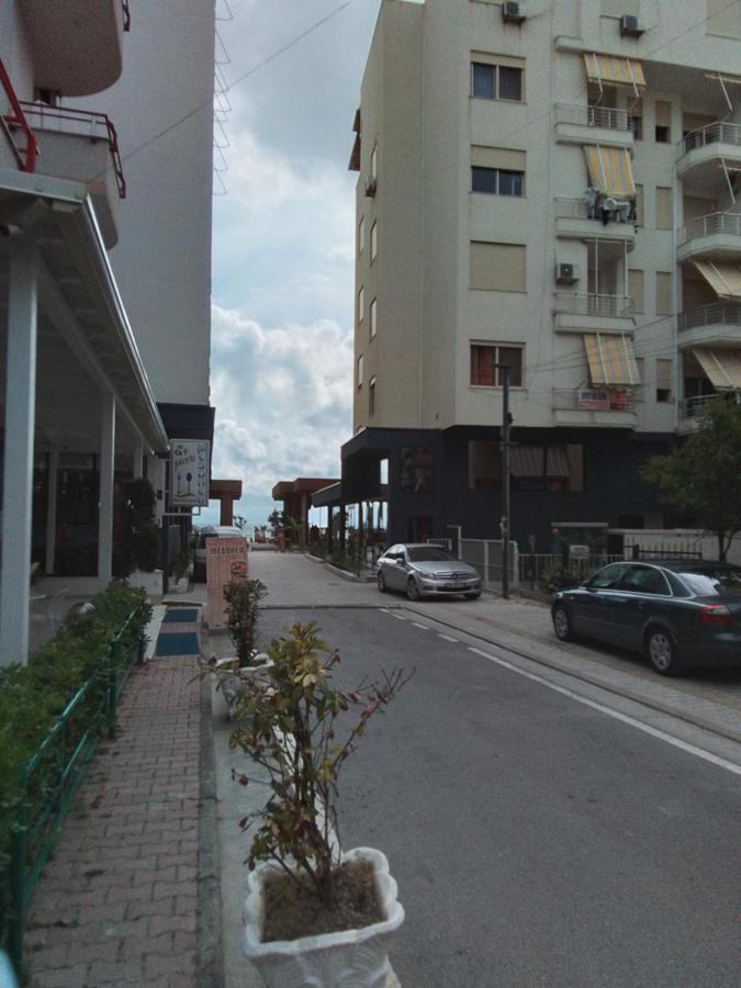 Dea Apartment Durres Bagian luar foto
